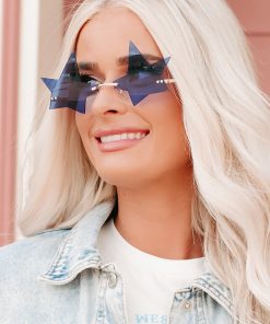 We are proud of taking care of every customer in our store as if they were  family. Helping customers locate Accessory - Sunglasses is what we do Store | Sonnenbrillen